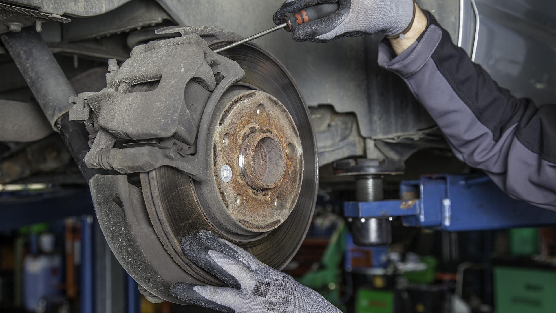 Fahrzeug Instandsetzen in der Werkstatt