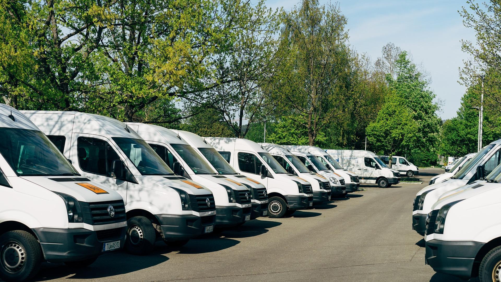 fuhrpark_transport_lieferwagen_logistik_fracht_lieferung_lastkraftwagen_auto_händler_spediteur_verkauf_wagen_fahrzeug
