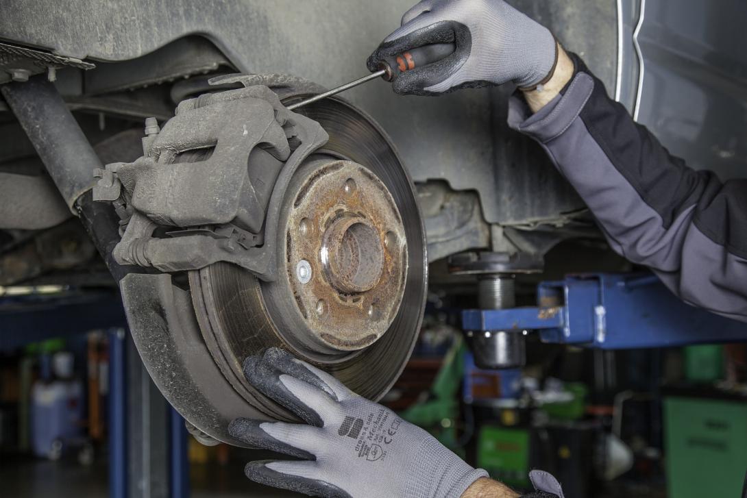 Fahrzeug Instandsetzen in der Werkstatt