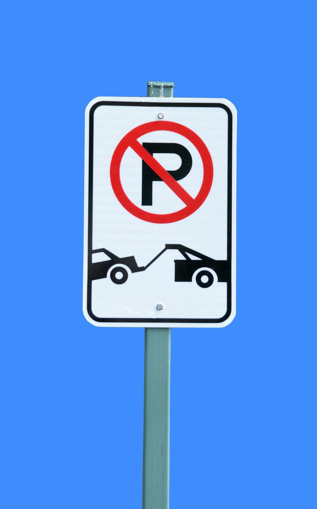 Das Bild zeigt ein Schilt mit Park Verbotszeichen