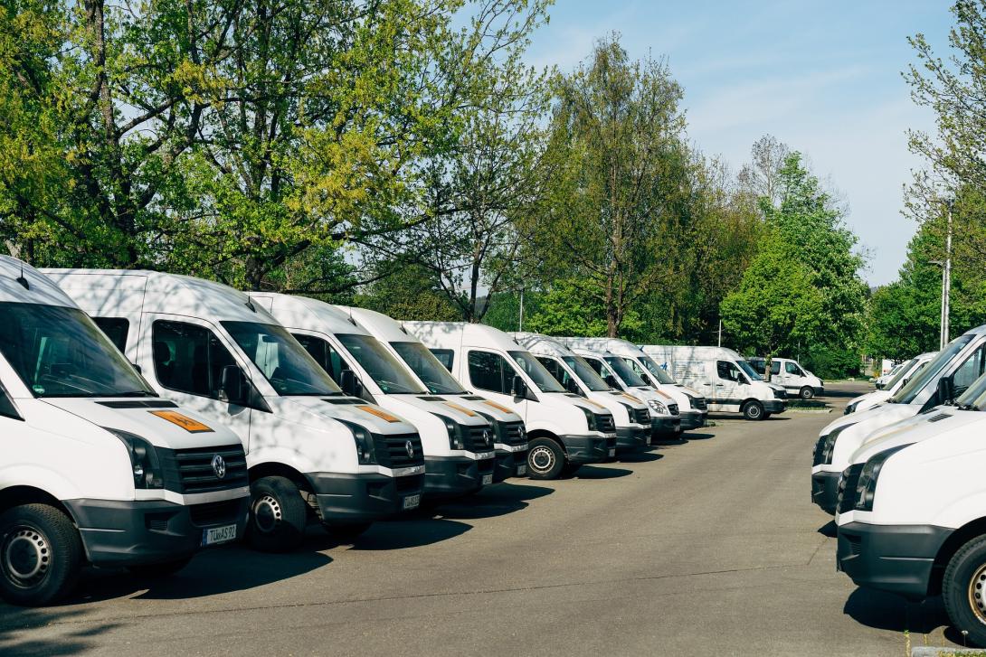 fuhrpark_transport_lieferwagen_logistik_fracht_lieferung_lastkraftwagen_auto_händler_spediteur_verkauf_wagen_fahrzeug
